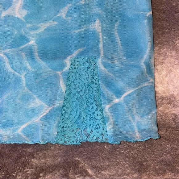 F21 Water Pattern Lace Slit Mini Skirt - Picture 7 of 7